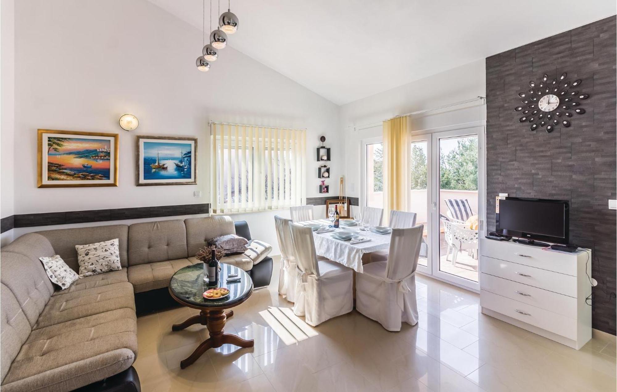Stunning Apartment In Fazana With House Sea View Екстериор снимка