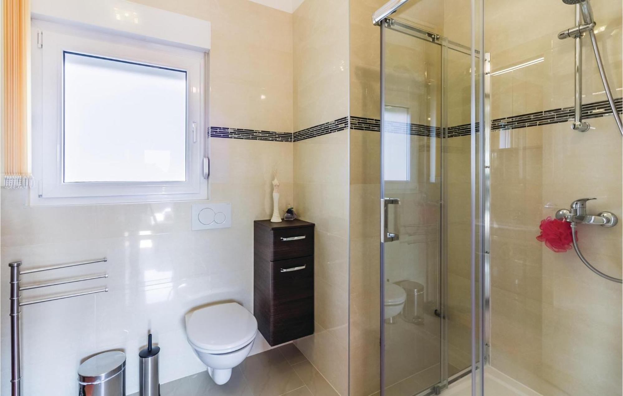 Stunning Apartment In Fazana With House Sea View Екстериор снимка
