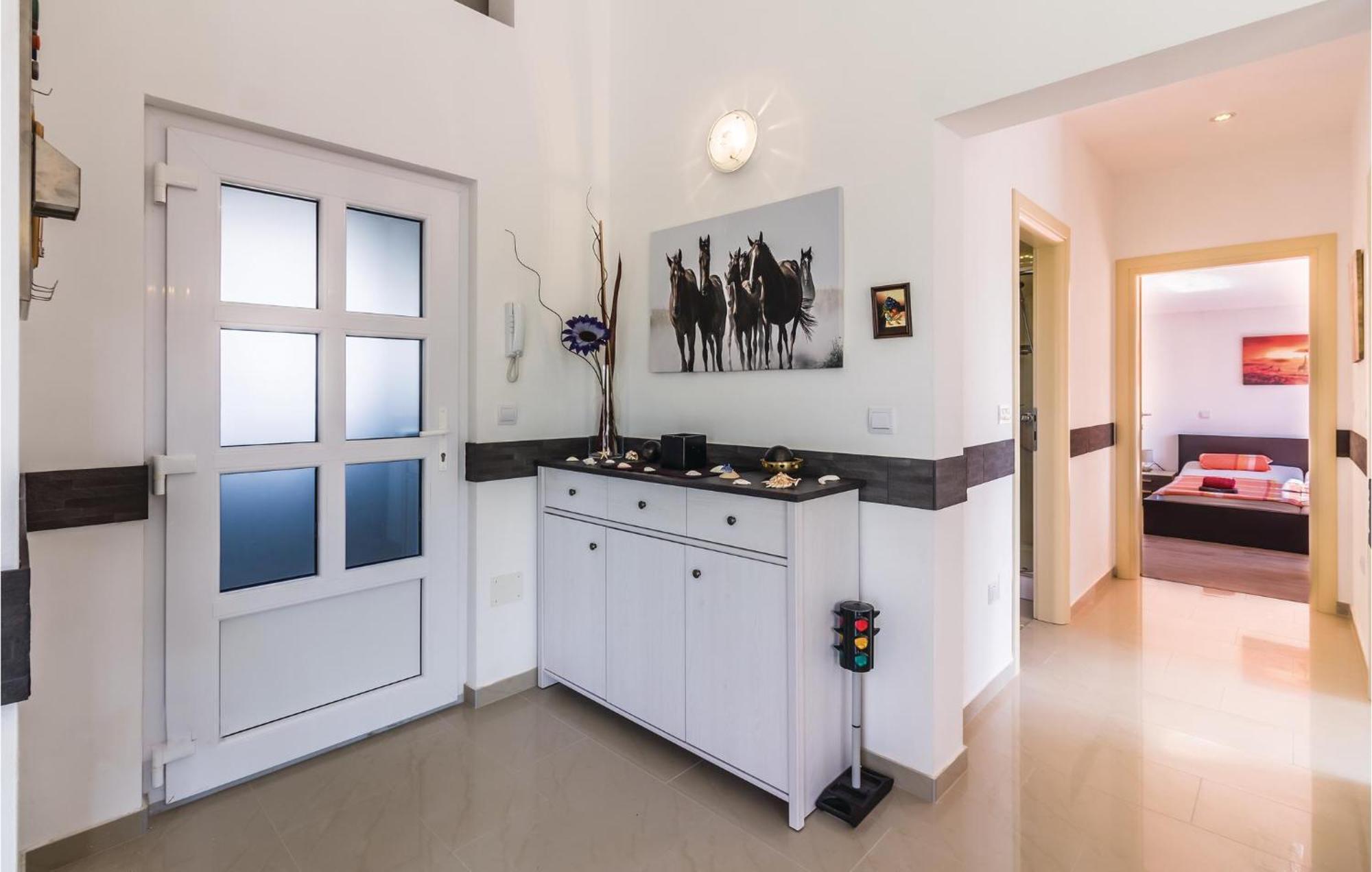 Stunning Apartment In Fazana With House Sea View Екстериор снимка