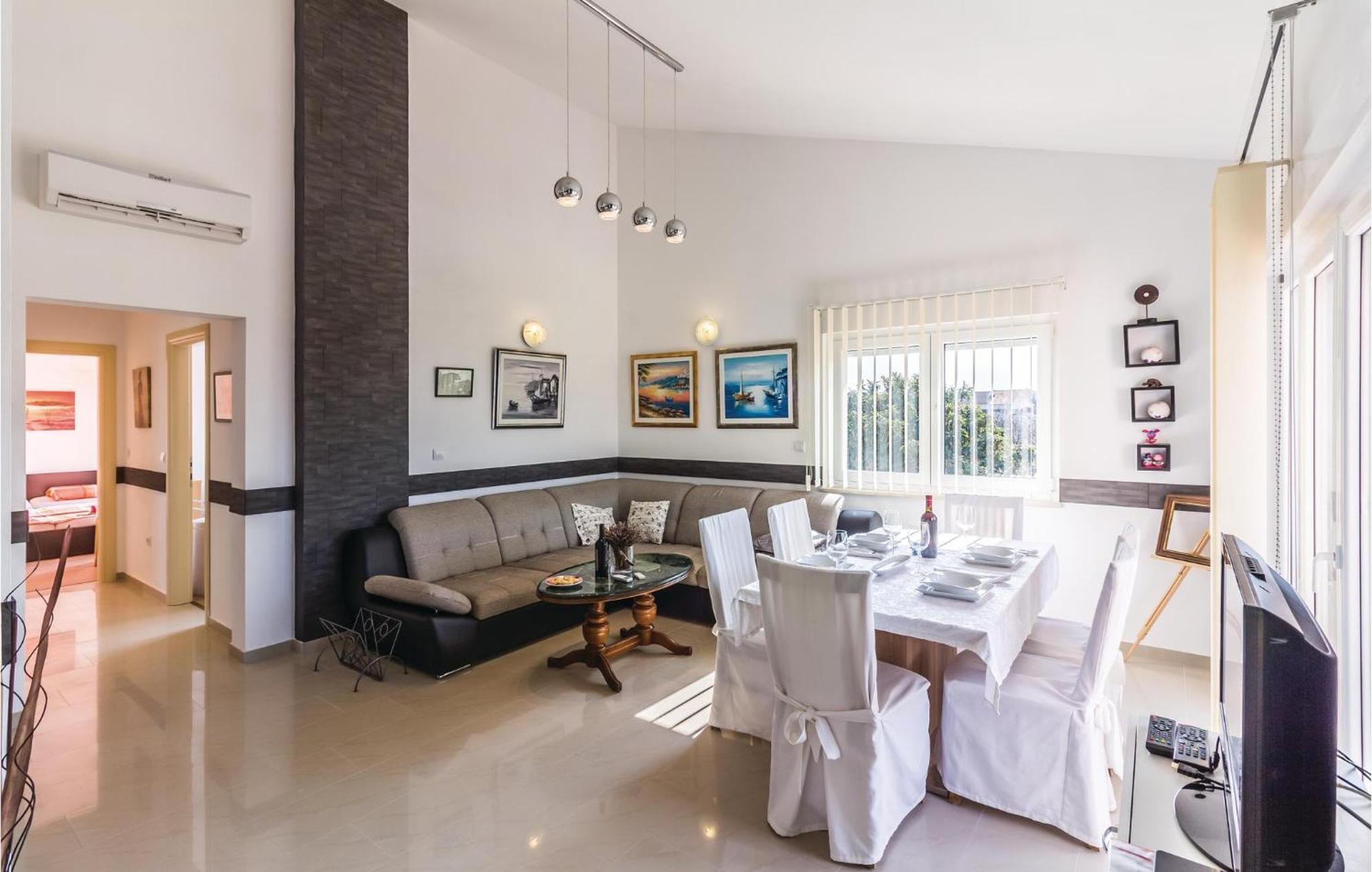 Stunning Apartment In Fazana With House Sea View Екстериор снимка