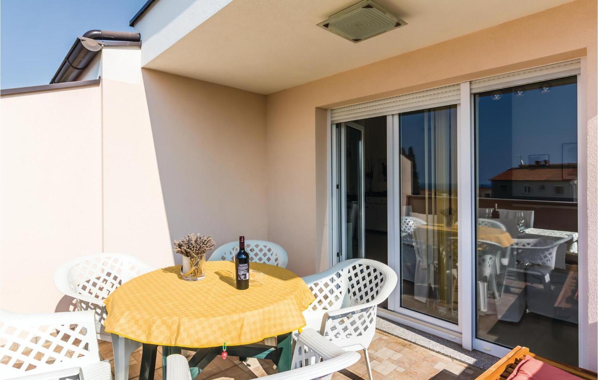 Stunning Apartment In Fazana With House Sea View Екстериор снимка