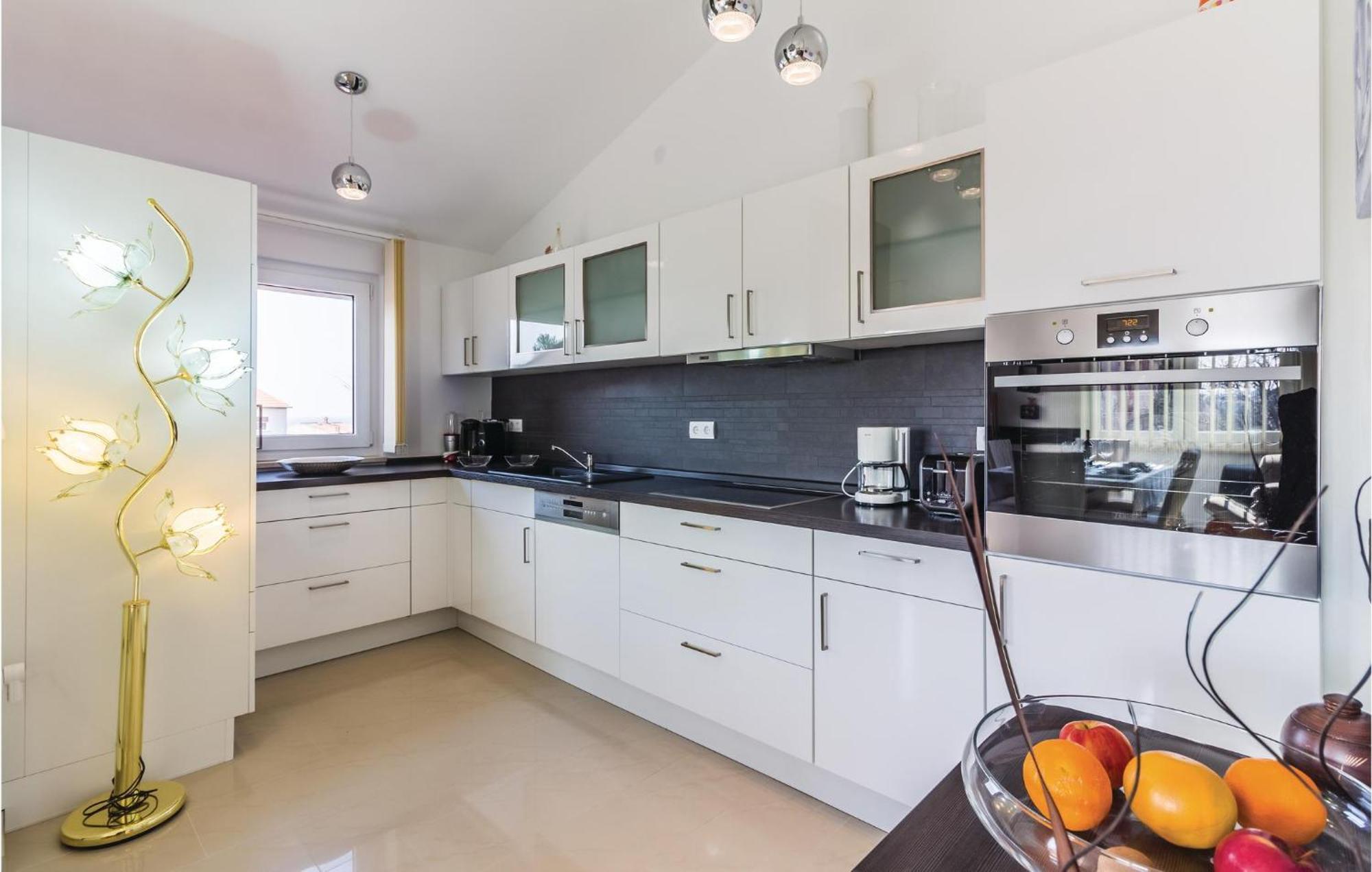Stunning Apartment In Fazana With House Sea View Екстериор снимка
