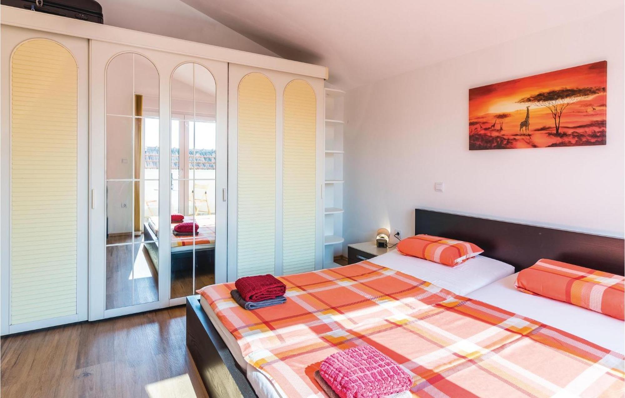 Stunning Apartment In Fazana With House Sea View Екстериор снимка