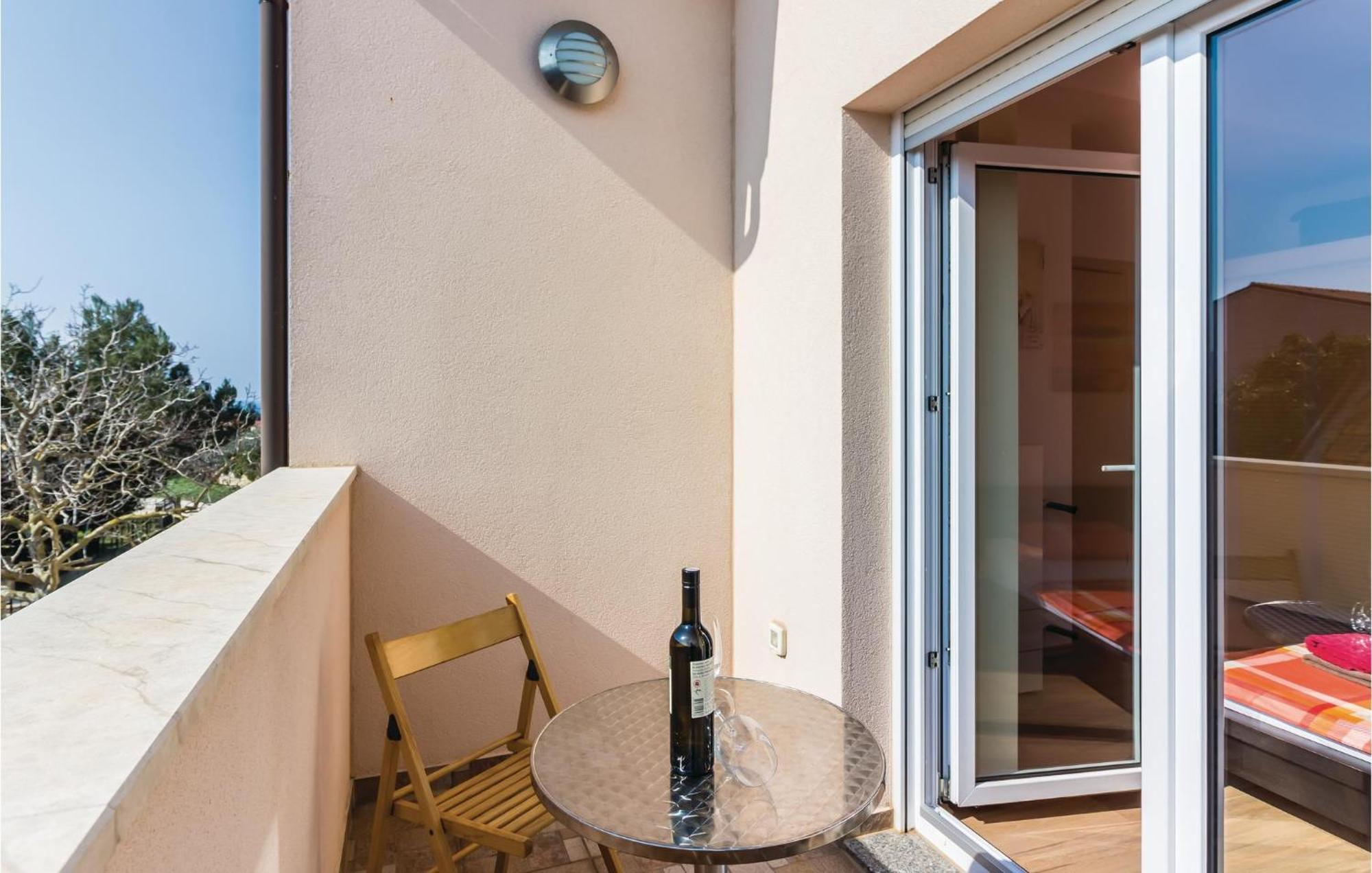 Stunning Apartment In Fazana With House Sea View Екстериор снимка